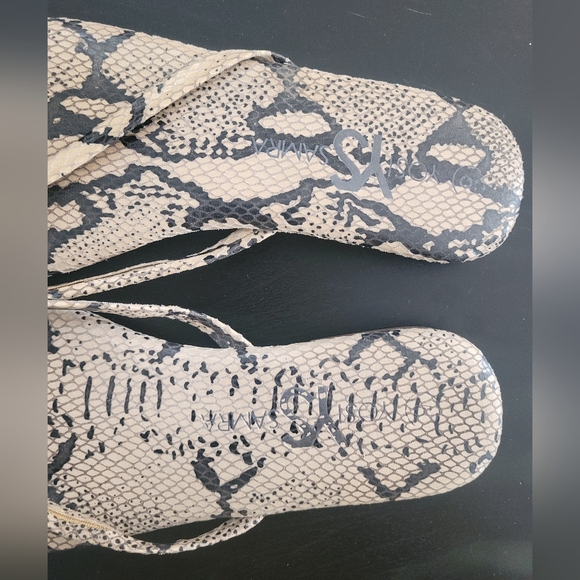Yosi Samra | Thong Sandals - Size 5 - Picture 2 of 4